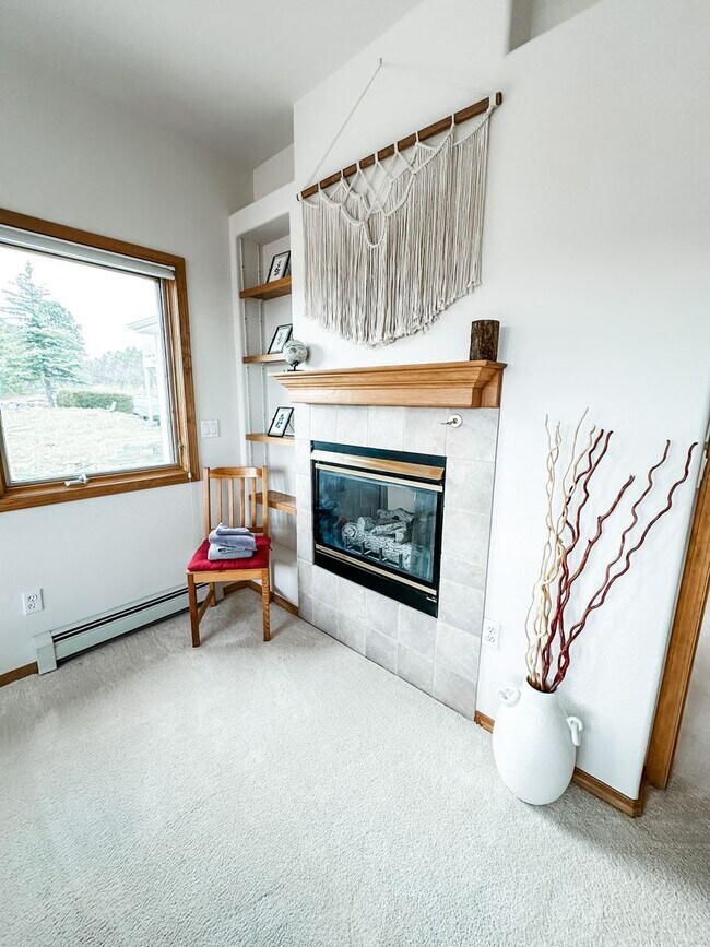 Building Photo - Gorgeous fully furnished 2 bedroom 2 bathr...