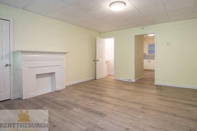 Building Photo - 3 Bedroom 1.5 bath House Now Available!