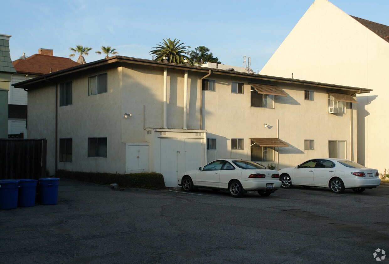 Building Photo - 1221 De la Vina St