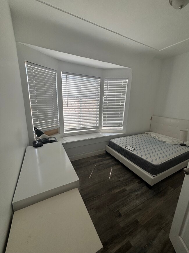 Foto del edificio - 2515 S Catalina St