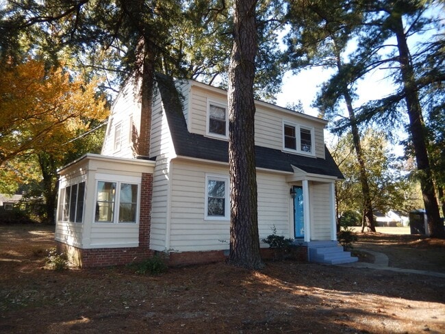 Photo - Large Colonial House