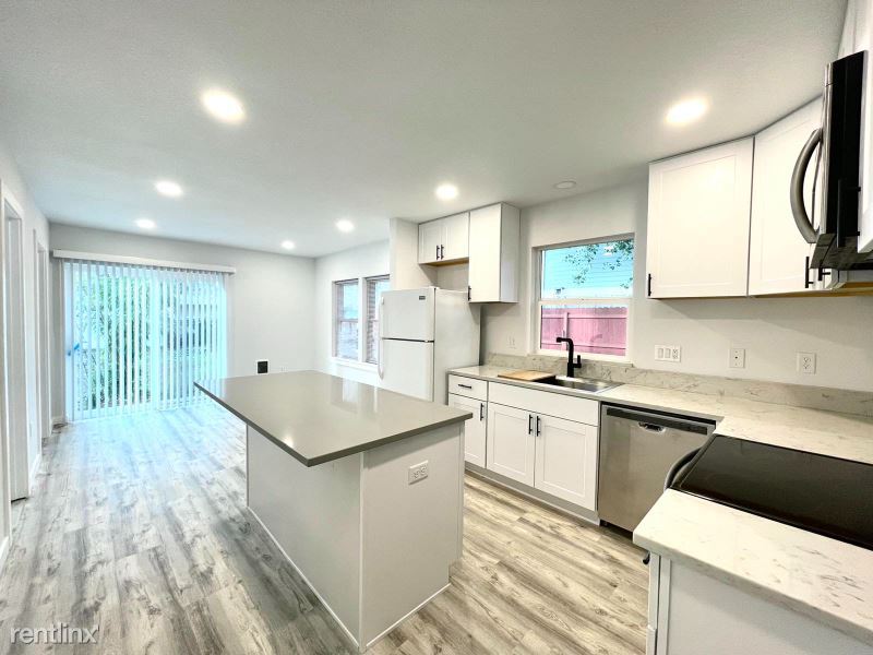 Primary Photo - 2 br, 1 bath House - 1323 NE 118th Ave