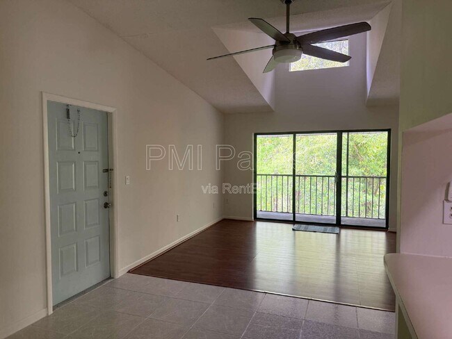 Foto del edificio - 1236 Pine Ridge Cir W