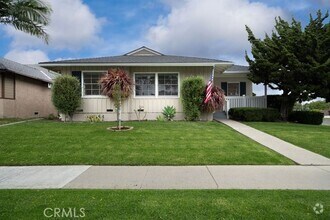 Building Photo - 2542 Vuelta Grande Ave