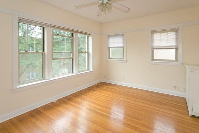 Building Photo - 1954 W Winona St