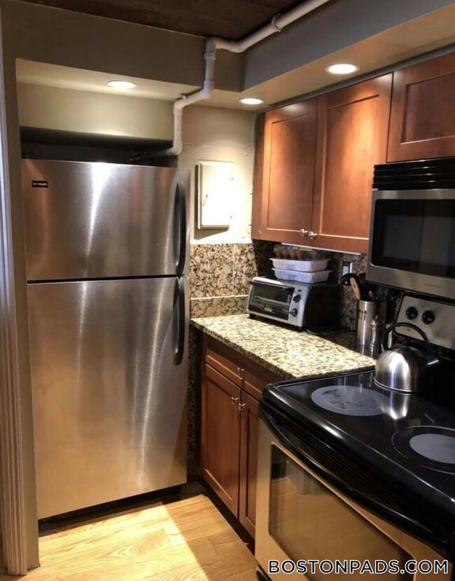 Building Photo - 113 Beacon St