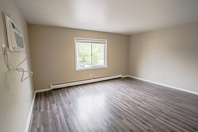 Building Photo - 869 Sherburne Ave