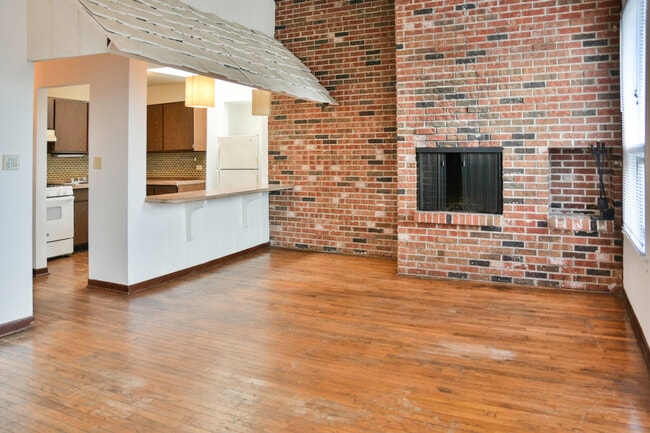 Building Photo - 873 W Lill Ave