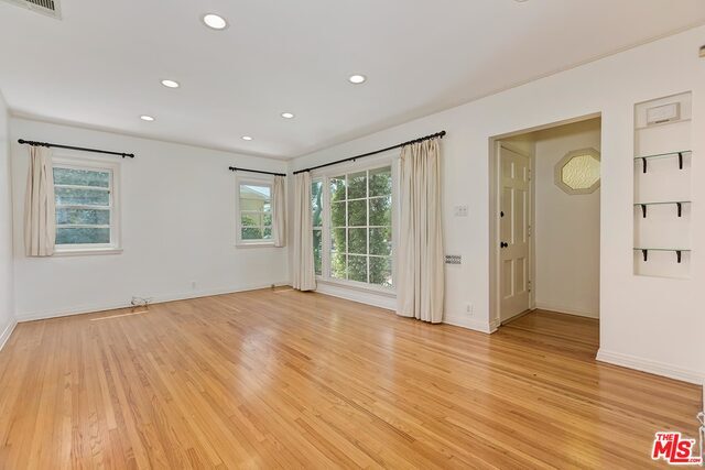 Building Photo - 2554 Barry Ave