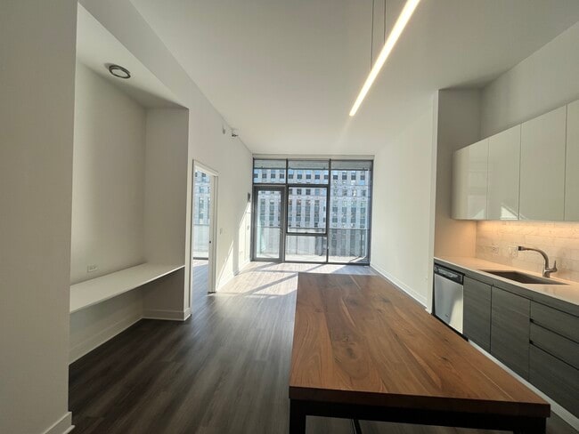Foto del edificio - 222 W Hubbard St