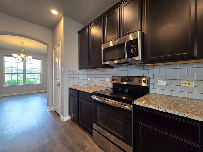 Building Photo - LARGE RENT REDUCTION - AVAILABLE NOW!