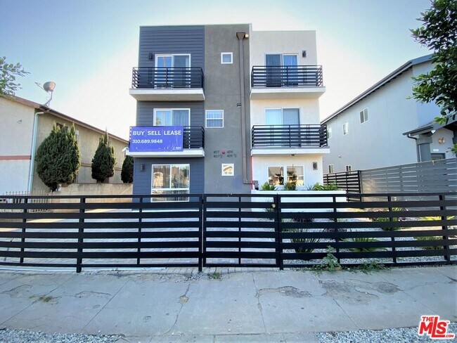 Building Photo - 407 N Harvard Blvd