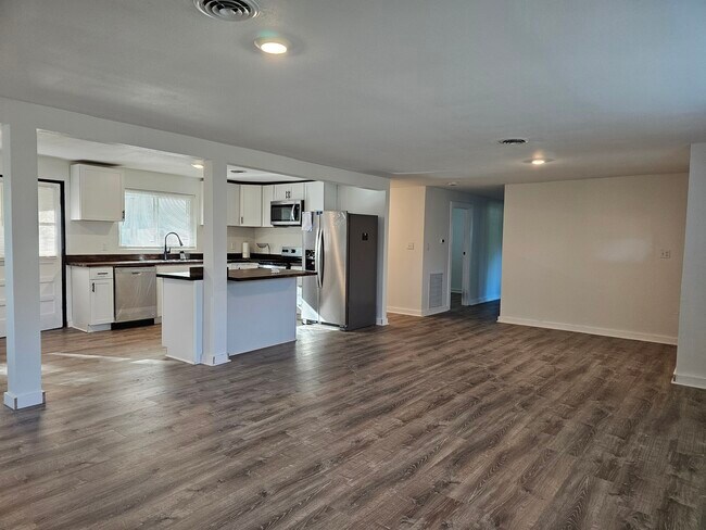 Building Photo - 1210 Barcelona Dr
