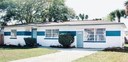 Building Photo - 2209 S Lois Ave