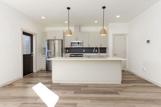 Foto del edificio - 558 NW 28th Ct
