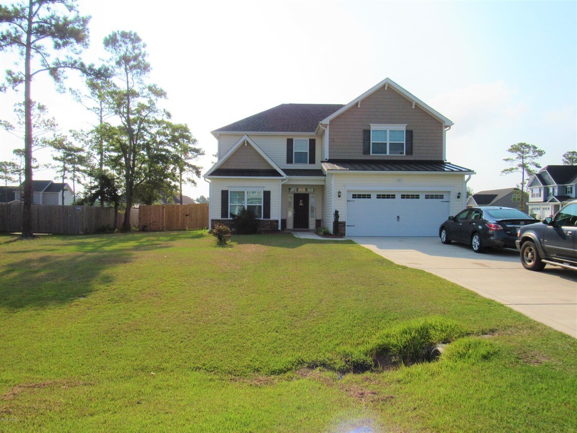 Foto principal - 327 Red Cedar Drive