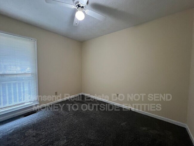 Foto del edificio - 5038 Linton Hall Rd