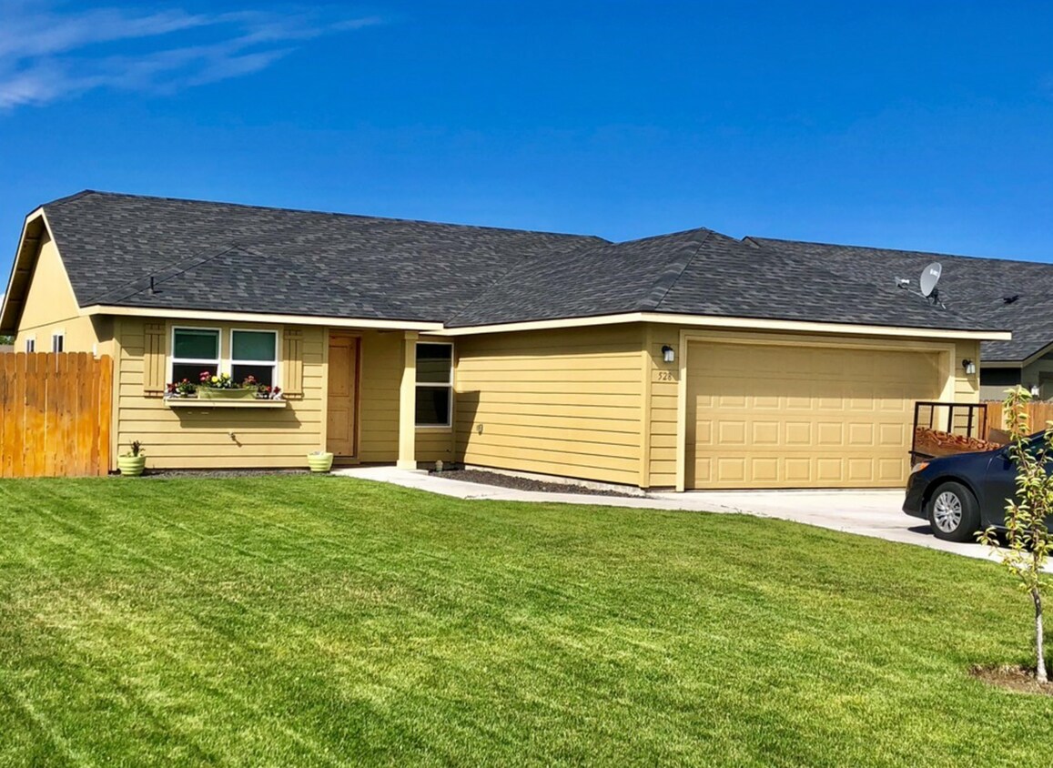 Primary Photo - Home for rent!