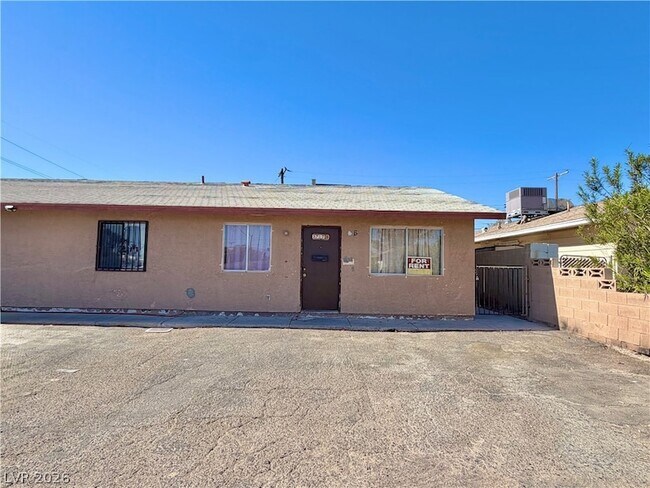 Building Photo - 3717 Lillis Ave