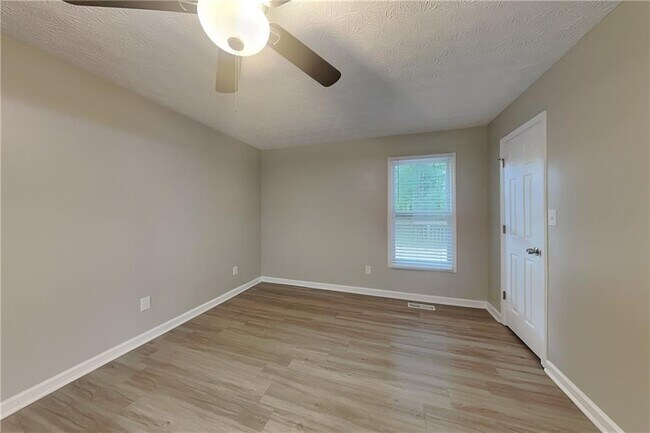 Foto del edificio - 135 Mill Pointe Dr