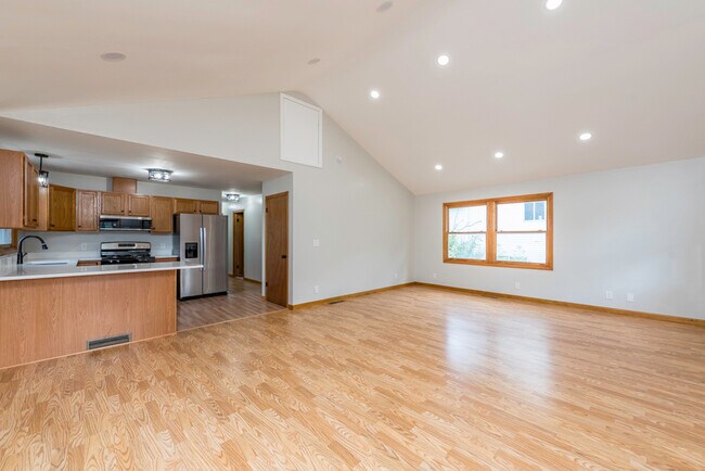 Building Photo - 2131 Prospect Ave