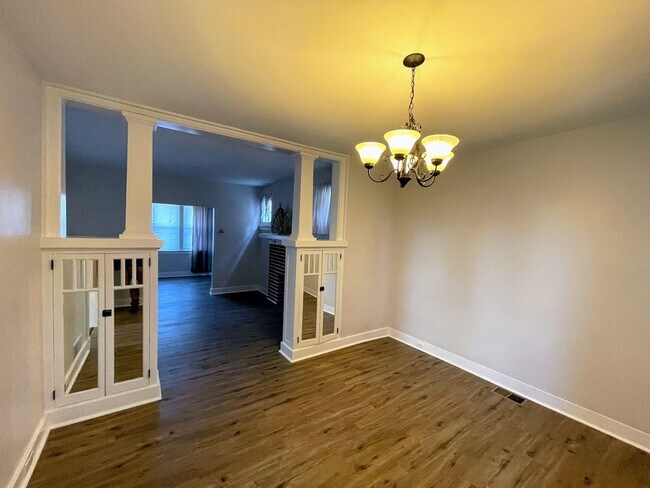 Foto del edificio - 3 bed 1 bath - great Brentwood location, central air, nice updates