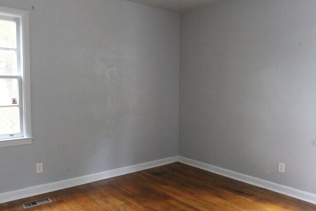 Foto del edificio - 1807 W Broad Ave