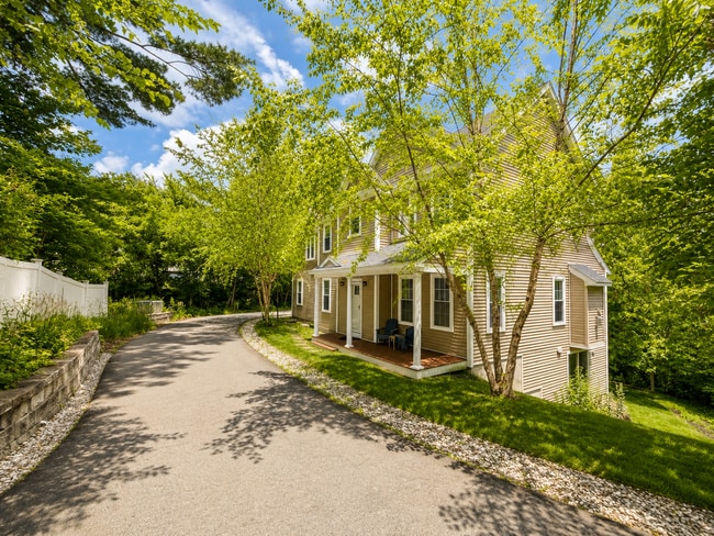 Building Photo - 21 Pleasant St