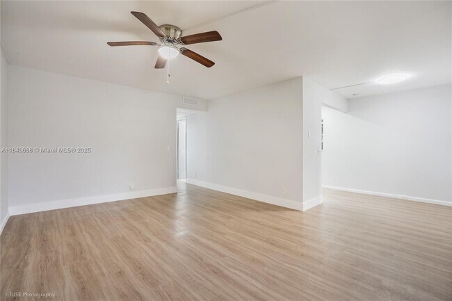 Foto del edificio - 200 SW 132nd Way