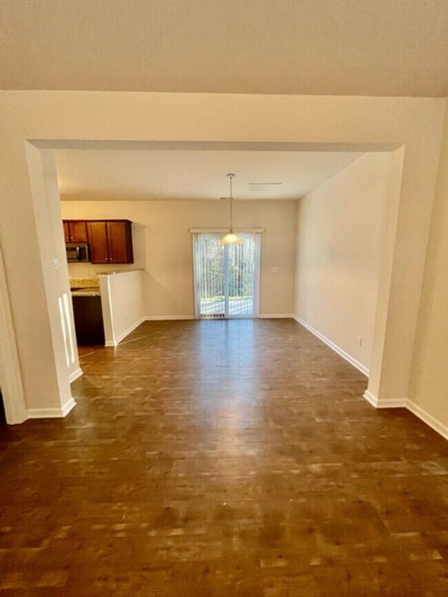 Foto del edificio - Luxurious 2 story 3 bedroom 2.5 bath Townhomes. Located in Salisbury