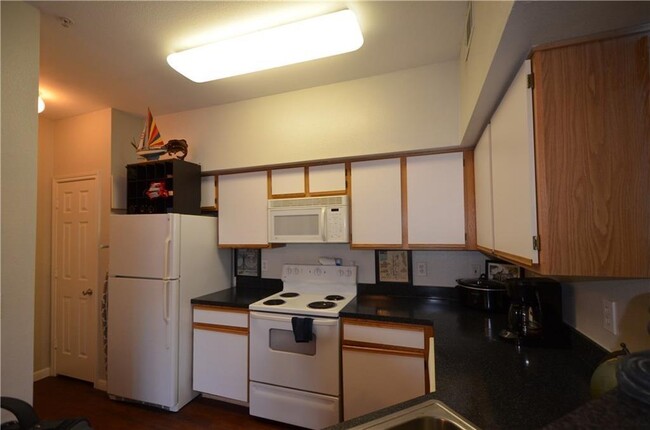 Building Photo - 2320 Gracy Farms Ln