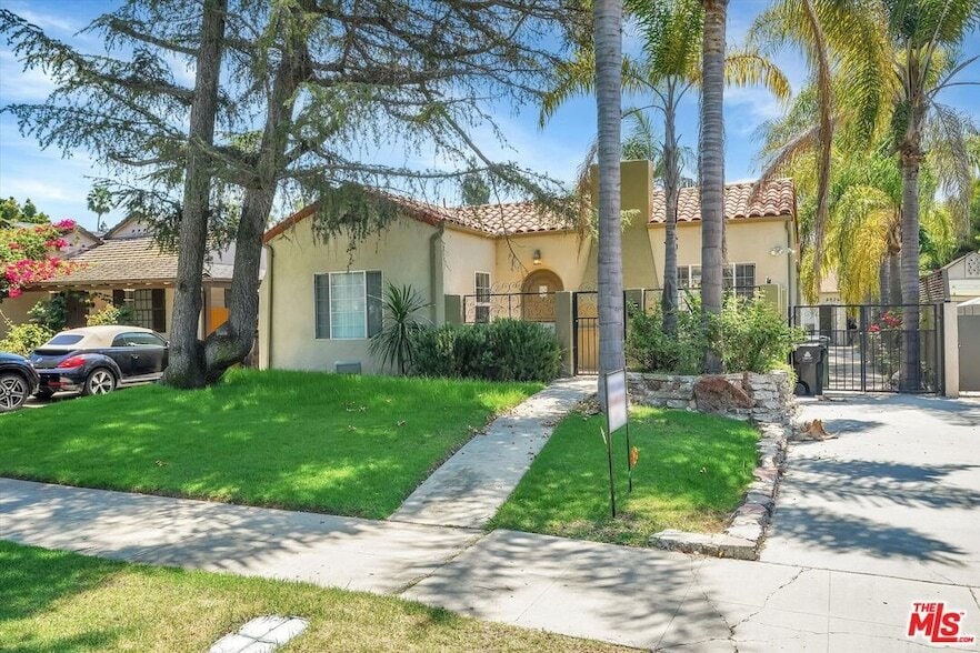 6626 Moore Dr, Los Angeles, CA 90048 House Rental in Los Angeles, CA