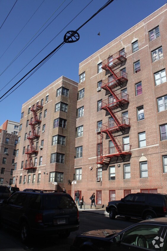 Foto del edificio - 2927 Valentine Ave