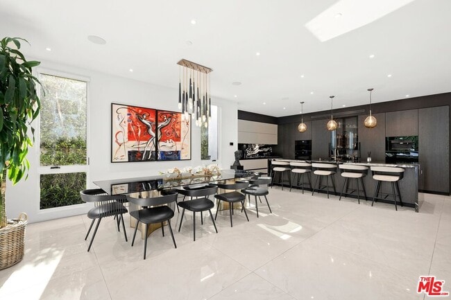 Foto del edificio - 1940 Kelton Ave