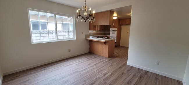 Building Photo - Oxnard - 4+2 Single Family Home w/ 2-Car g...