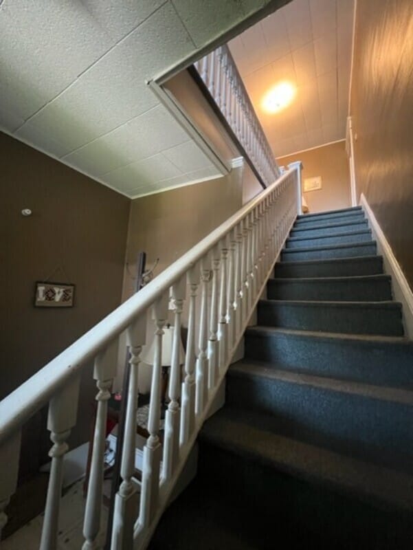Building Photo - 402 Straley Ave