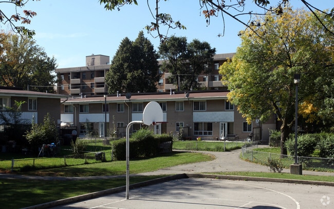 Building Photo - 1901 Sheppard Ave W