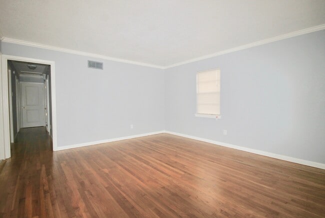 Foto del edificio - AWESOME HOME WITH LOTS OF UPDATES