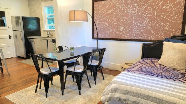 Foto del edificio - The Corbett Cottage, now available on mid ...