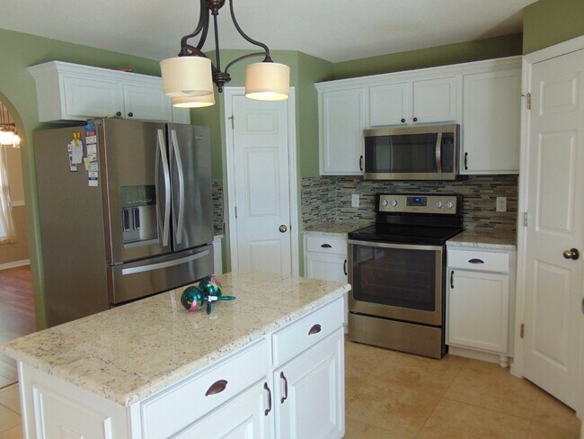 Building Photo - Spacious 4-Bedroom Home with 2.5 Baths in ...