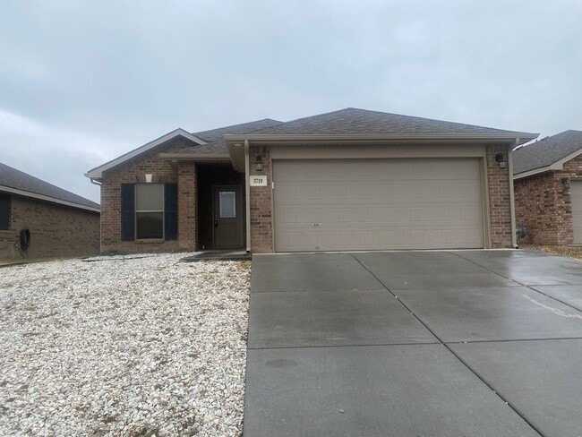 Building Photo - Cozy Home in Frenship ISD!