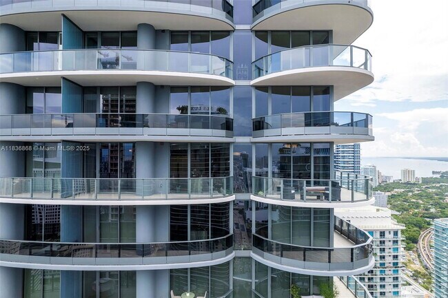 Building Photo - 1000 Brickell Plaza