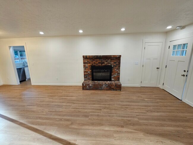 Building Photo - 2166 N Wildwood St