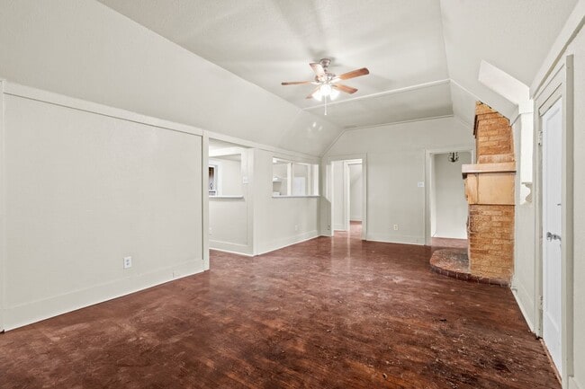 Building Photo - 1618 W Kings Hwy