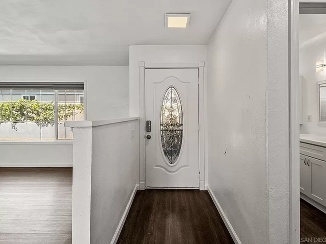 Entryway - 961 14th St