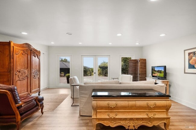 Building Photo - 1244 N Fitch Mountain Rd