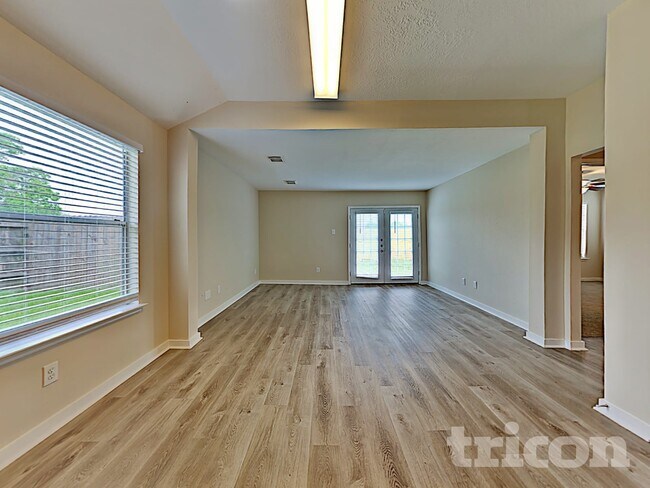 Foto del edificio - 16507 Lazy Ridge Rd