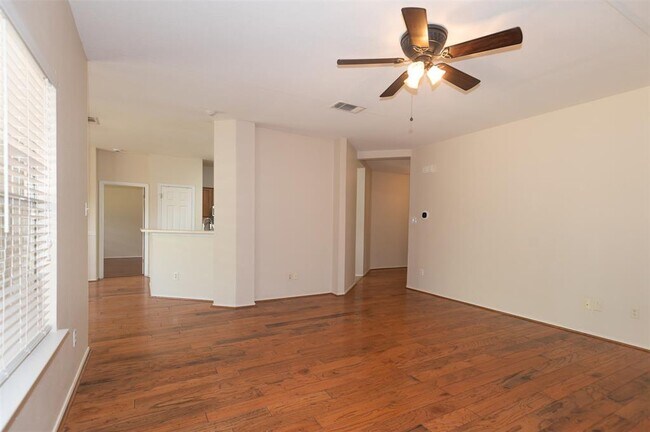 Foto del edificio - 170 Masonwood Dr