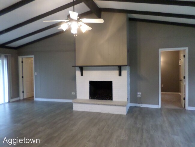 Foto del edificio - 4 br, 2 bath House - 1427 Hillcrest