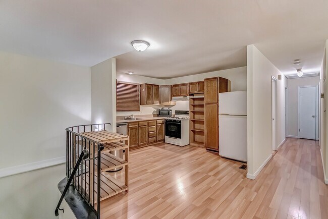 Foto del edificio - 8322 Potomac Ave